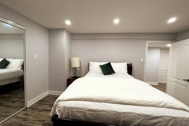 Bedroom 1, Pearson airport and Toronto cozy stay - 2 bedroom, York