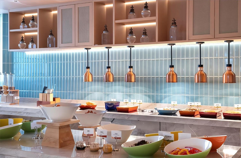 Food & Drinks 5, Home2 Suites by Hilton Wuhan Hankou Railway Station, Wuhan