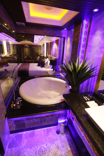 Bathroom 4, Angeles Beach Club, Mabalacat