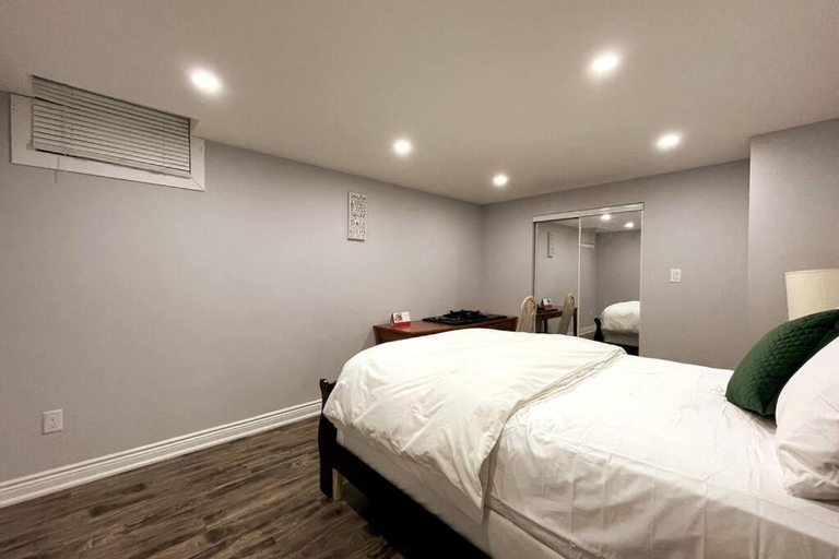 Bedroom 3, Pearson airport and Toronto cozy stay - 2 bedroom, York