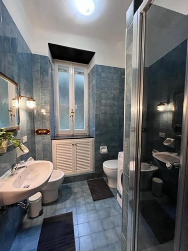 Bedroom 2, LaMarina, Genova