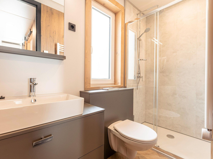 Bathroom 5, Luxury Chalet With Dishwasher in the Area, Hermagor