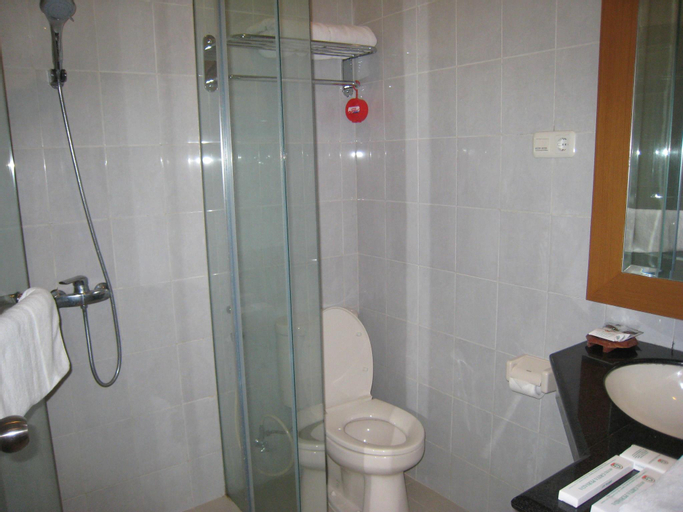Bathroom 13