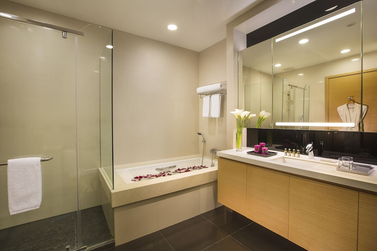 Bathroom 5, Somerset Grand Central Dalian, Dalian