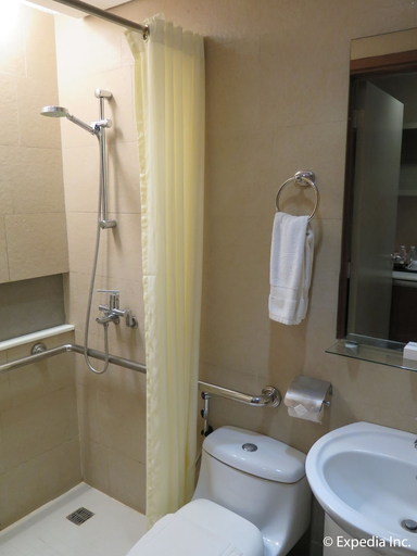 Bathroom, One Tagaytay Place Hotel Suites, Tagaytay City