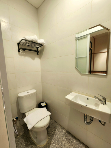 Bathroom 4