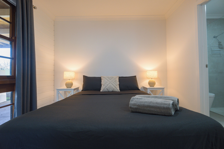 Bedroom 2, Dartmouth Hotel, Towong - Pt B