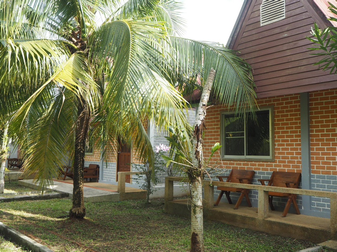 Exterior 5
