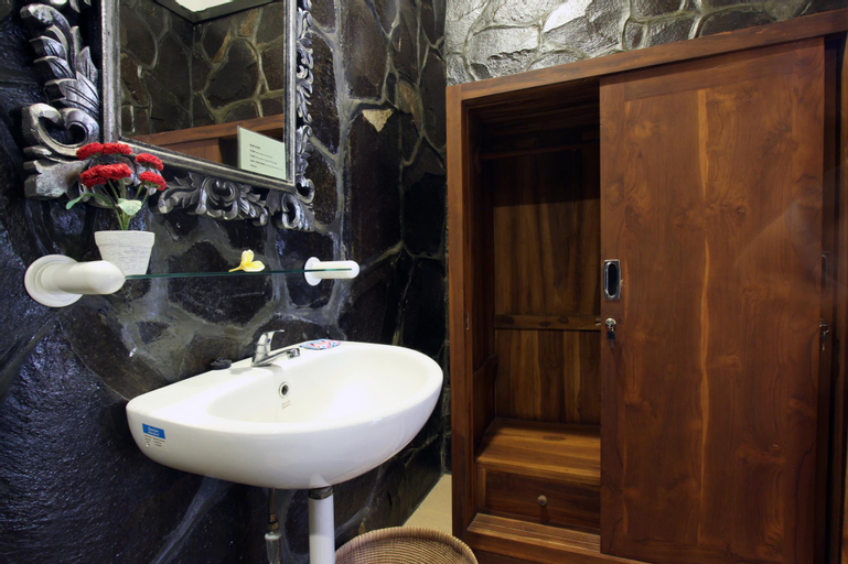 Bathroom 4