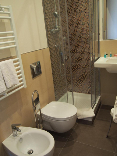 Others 5, Endro's Rooms, La Spezia