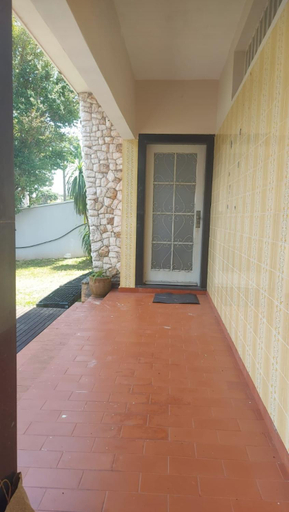 Others 5, Casa de hospedes 436, Curitiba