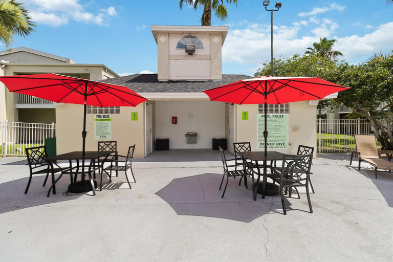 Exterior & Views 2, 1/1 Condo-hotel With Double bed and Community Pool Miles From Disney!, Osceola
