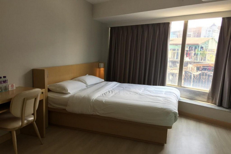 Bedroom 15