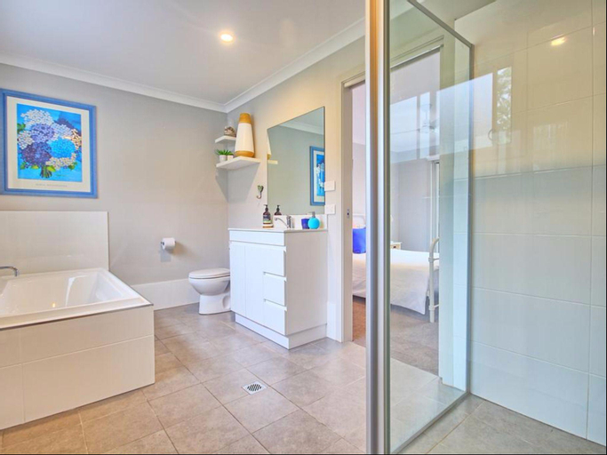 Bathroom 16