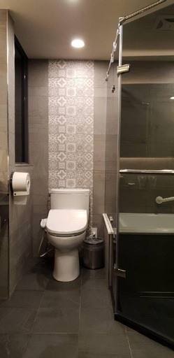 Bathroom 10
