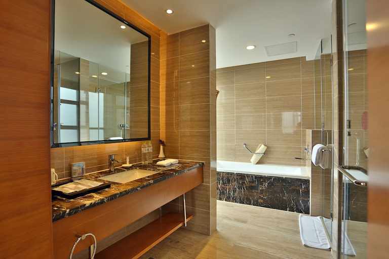 Bathroom 3, Zhangjiajie Huatian Hotel, Zhangjiajie