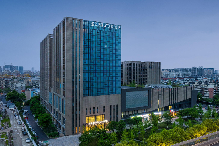 Exterior & Views