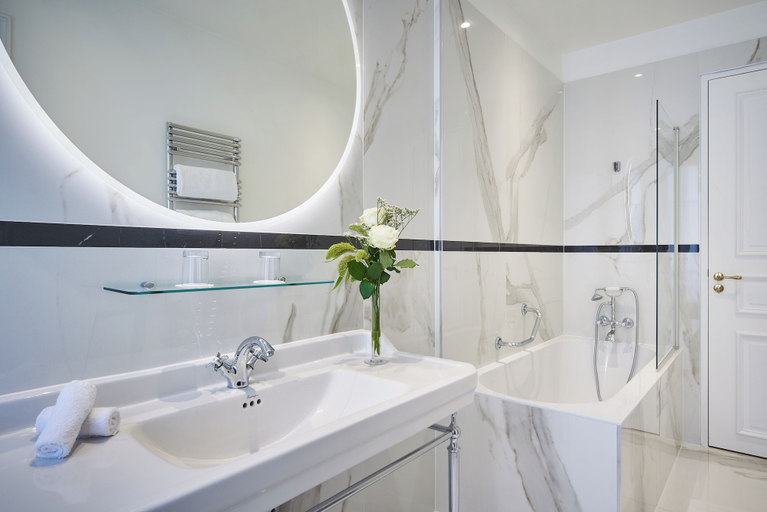 Bathroom 4, Hôtel Westminster, Paris