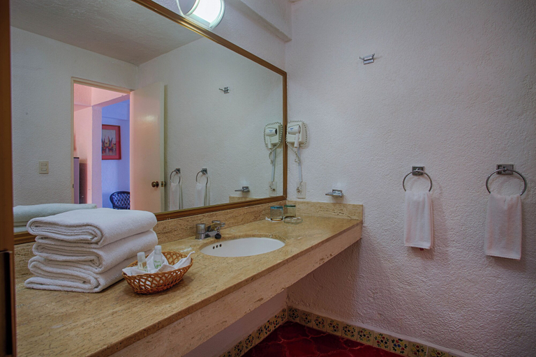 Bathroom 5, Costa Sur All Inclusive Classico Collection by Sonesta, Puerto Vallarta