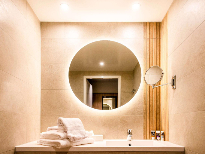 Bathroom 7
