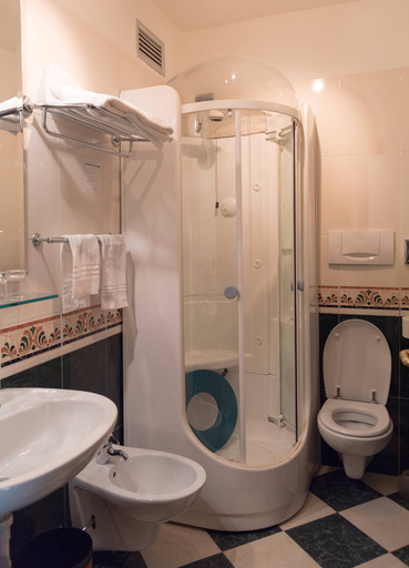 Bathroom 3, Laurino, Trento