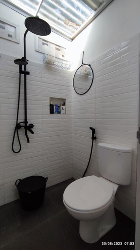 Bathroom 1, Omah Kayu Palagan, Sleman