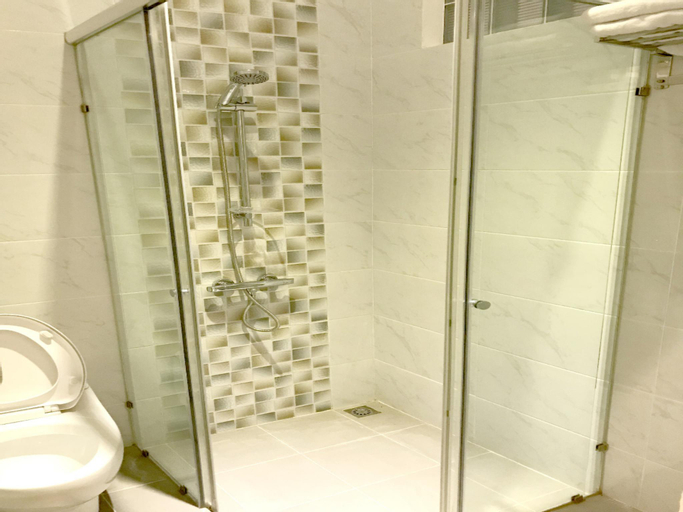 Bathroom 8