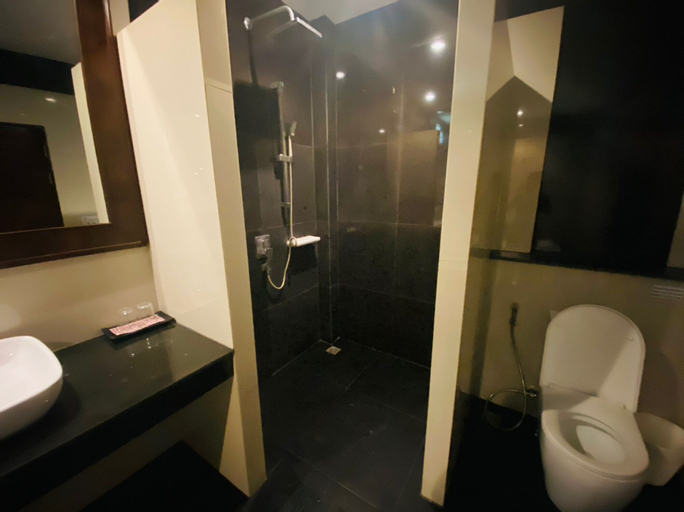 Bathroom 4