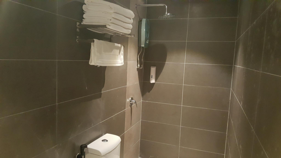 Bathroom 7