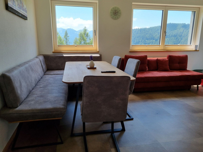 Dining 3, Flat in Wagrain Near Ski Slopes, Sankt Johann im Pongau