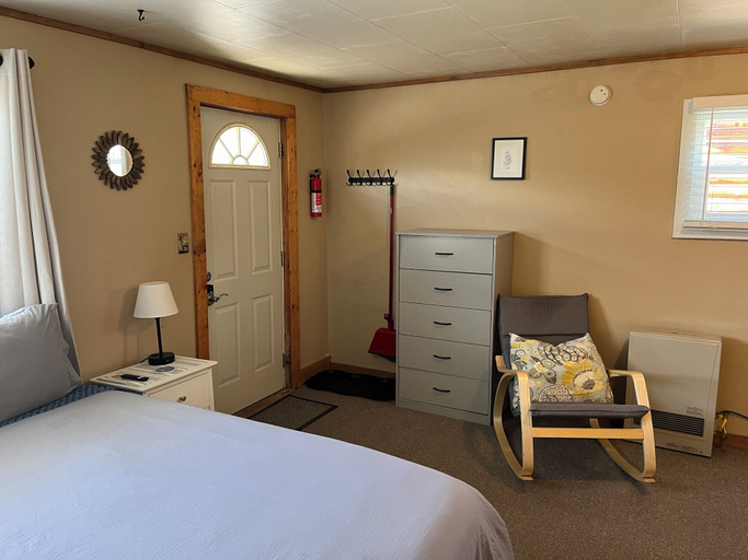 Bedroom 2, Aspen Ridge Cabins, Rio Grande