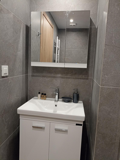 Bathroom 2, Alchania komi luxury apartment, Crete