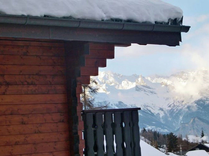 Others 4, Luxurious Chalet in Riddes with Hot Tub, Martigny