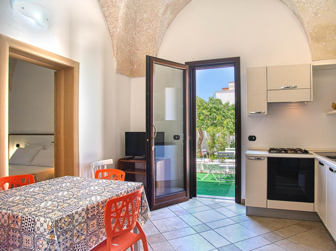 Others 3, Ideal Rooms, Lecce