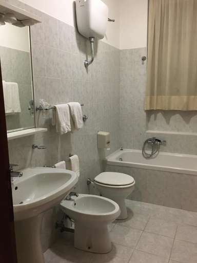 Bathroom, Hotel PINO LORICATO, Potenza