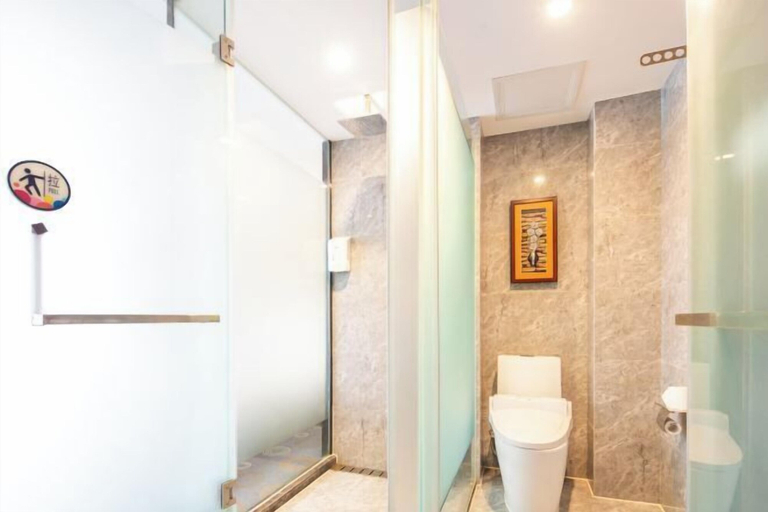 Bathroom 3, IU Hotel (Yanshi Baima Temple), Luoyang