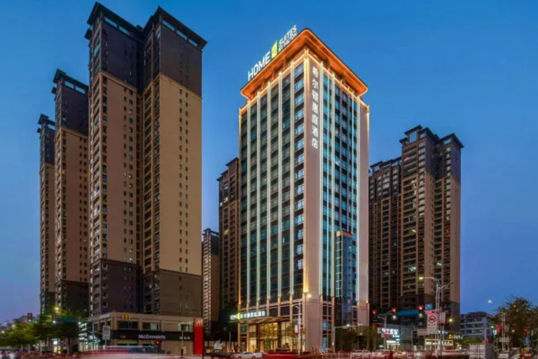 Exterior & Views