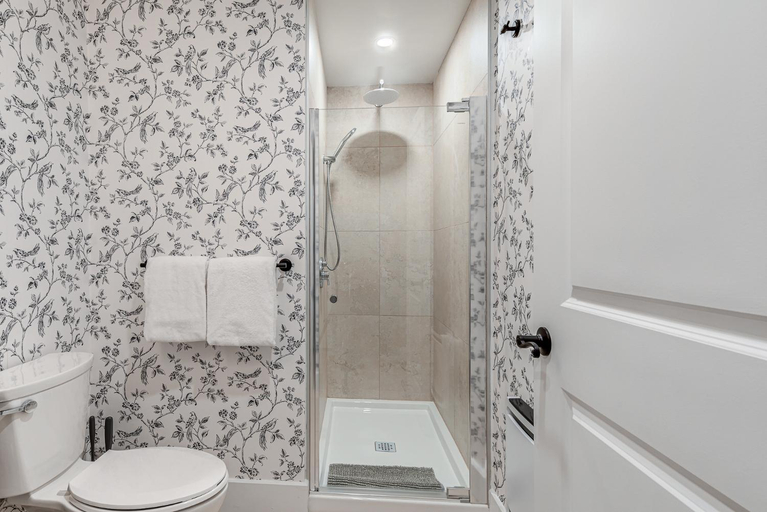 Others 3, North House - Beautiful Vieux 2 Bedroom Apt, Communauté-Urbaine-de-Québec