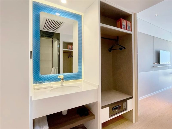 Bathroom 5, Holiday Inn Express SHANGHAI BAOSHAN BAOYANG by IHG, Shanghai