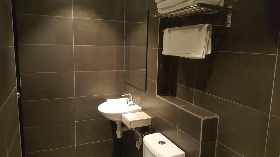 Bathroom 11