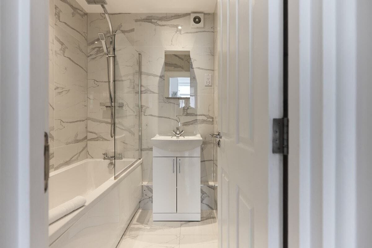 Bathroom 3, The Streatham Crib - Bright 2bdr Flat, London