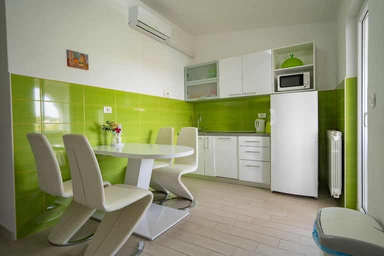 Others 4, Apartments Maslina, Novalja