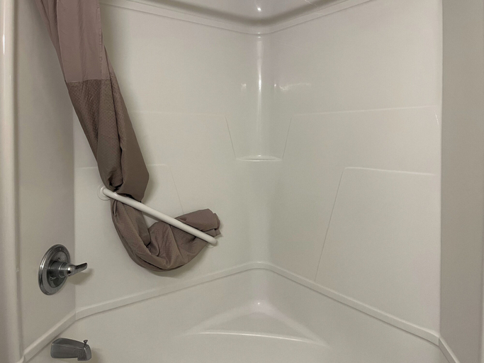 Bathroom 3, Studio 6 – Las Cruces, NM - Telshor, Dona Ana