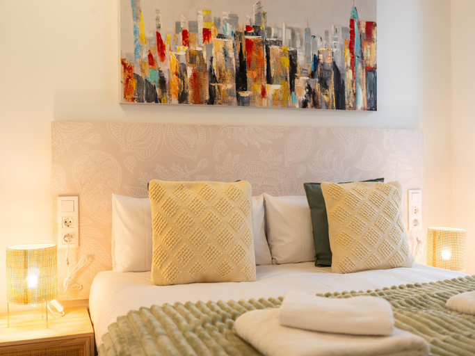 Others 2, Central Market - Ciutat Vella, exclusively for families - Mid-term, Valencia