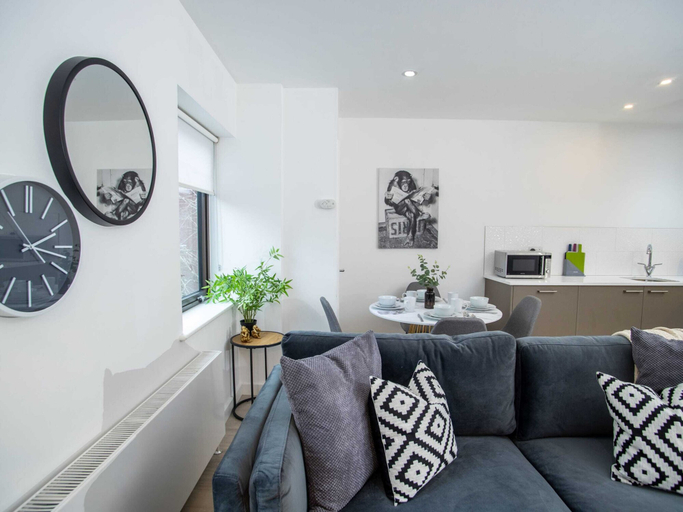 Living area 3, Exeter Quays Two-bedroom Apartment, Devon