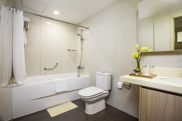 Bathroom 4, Citadines Zhuankou Wuhan, Wuhan