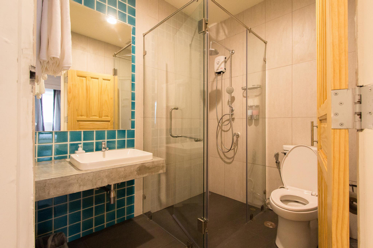 Bathroom 6