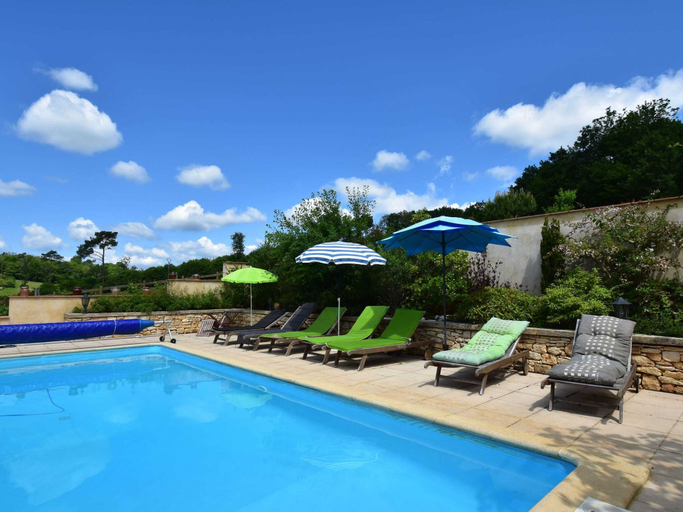 Pool 3, Superb Holiday Home in Busse With Swimming Pool, Dordogne