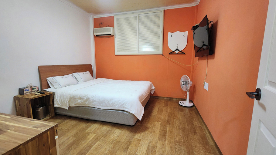 Bedroom 4, Myeongdong Motel, Geoje