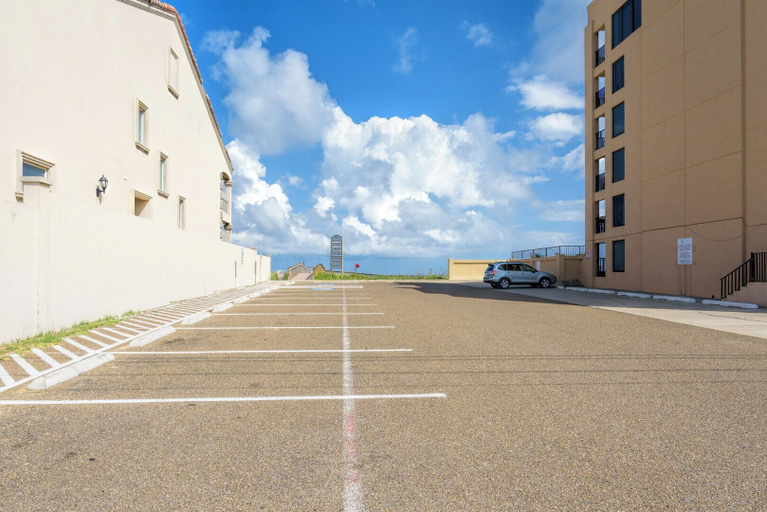 Exterior & Views 2, Cora Lee Gulfview by Padre Getaways, Cameron